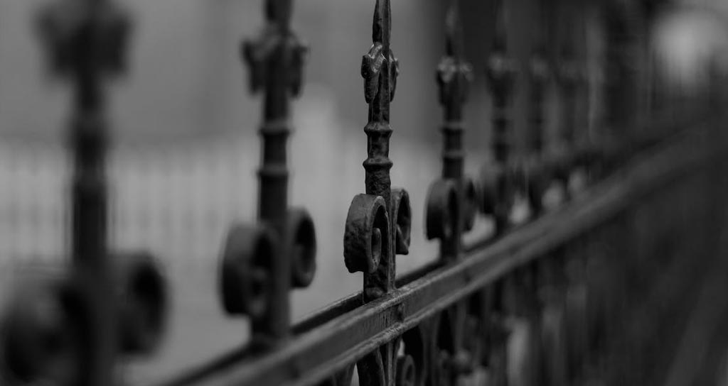 How to Choose the Right Fence Contractor in Newtown, CT