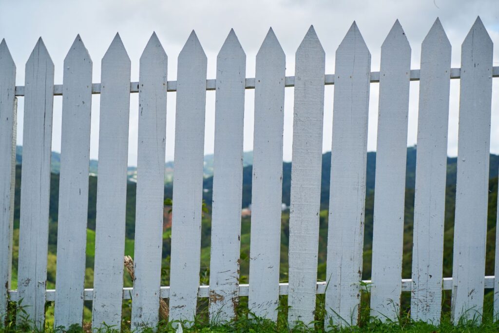 reputable fence contractor in Newtown, CT